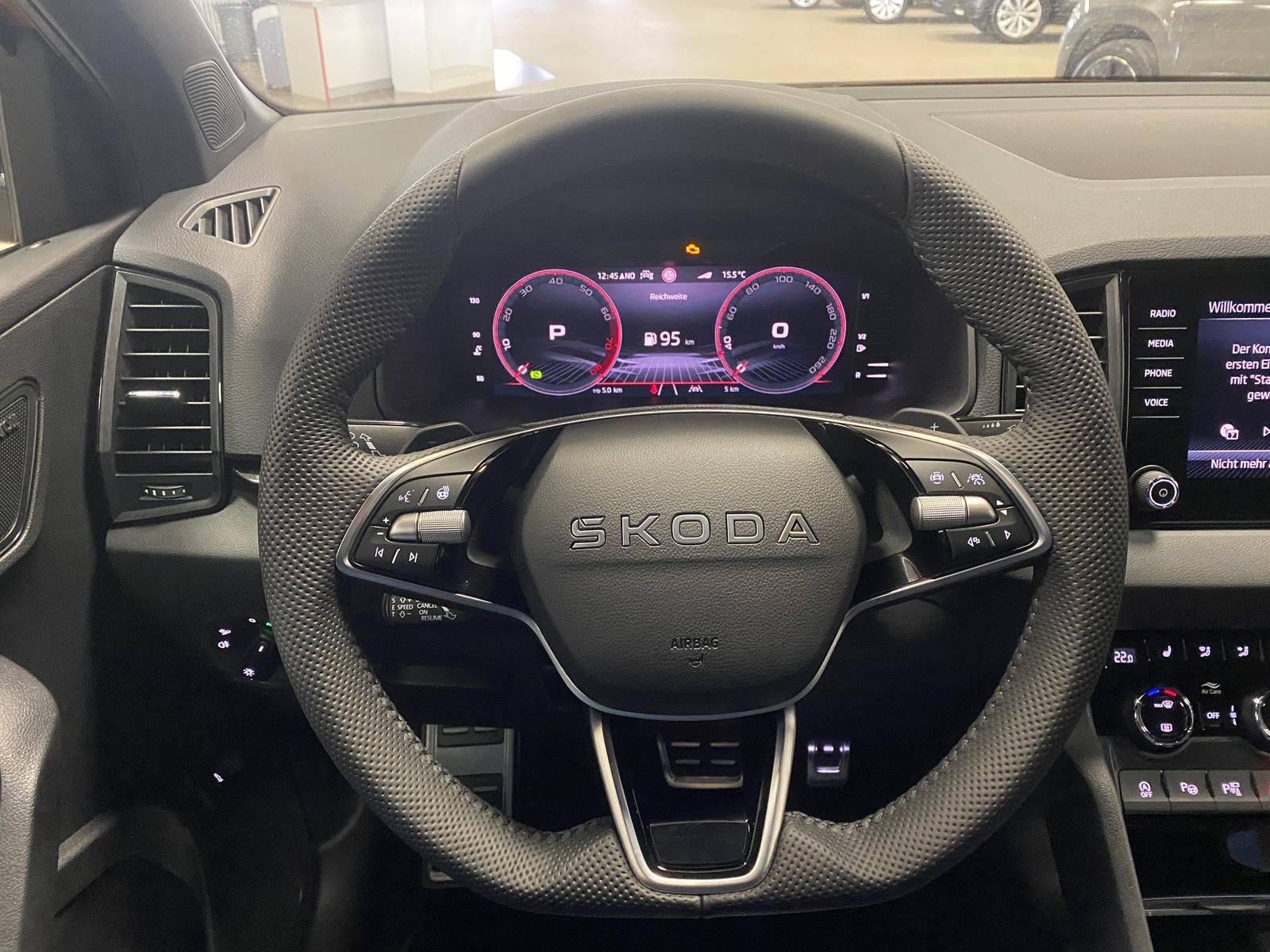 Fahrzeugabbildung SKODA Karoq 1.5 ACT SPORTLINE+5J GA+MATRIX+ACC+360+AHK