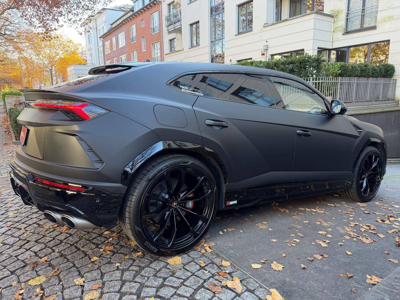 Fahrzeugabbildung Lamborghini Urus 4.0 AKRAPOVIČ*CARBON*PANO*HEADUP*B&O*MEMO*