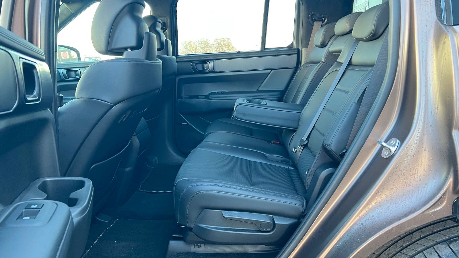 Fahrzeugabbildung Hyundai SANTA FE 1.6T-GDI HEV Blackline *Standhzg*AHK*