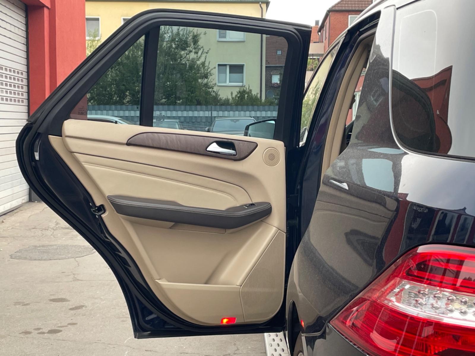 Mercedes-Benz ML 350 4Matic AMG /S-DACH/R-KAMERA/MEMORY/LEDER