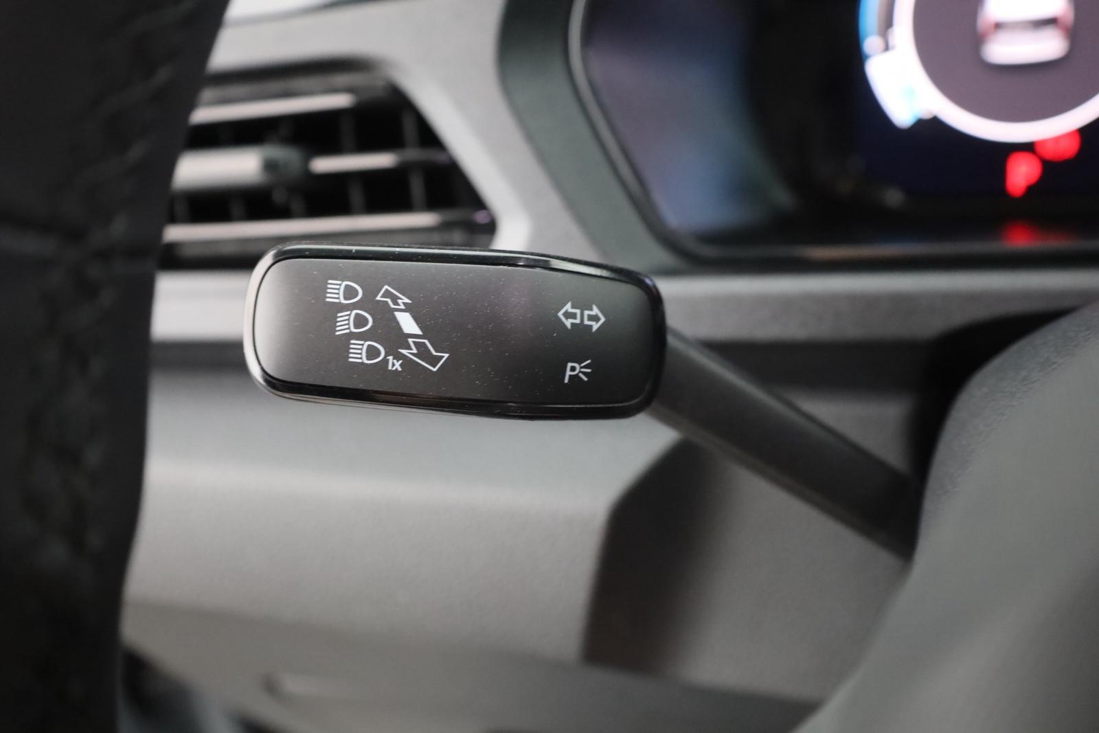 Volkswagen Caddy Maxi 1.5 TSI DSG Kamera 7-Sitzer AHK