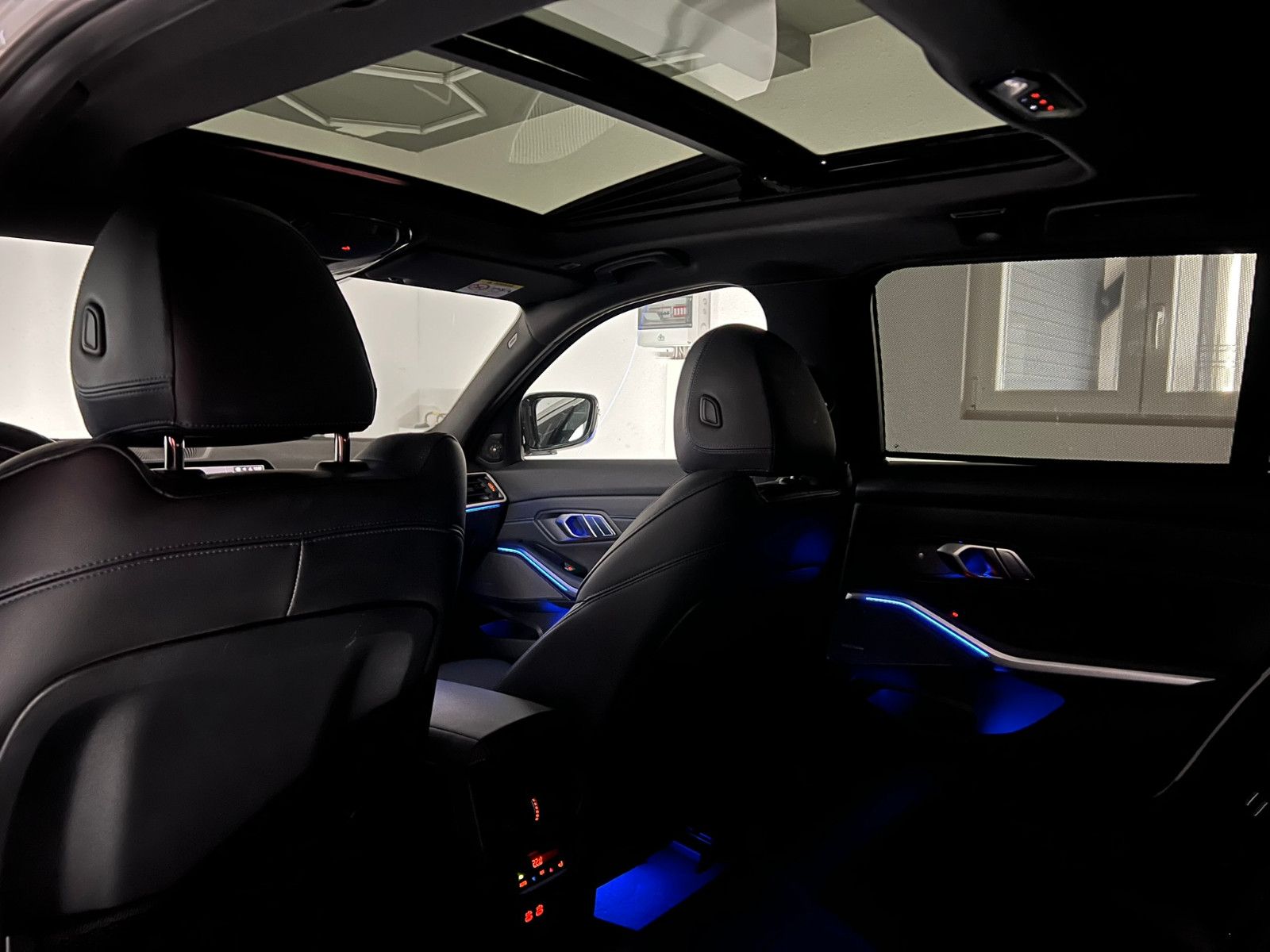 Fahrzeugabbildung BMW 320 d xDrive M SPORT/PANO/HuD/H&K/VRTL COCKPIT