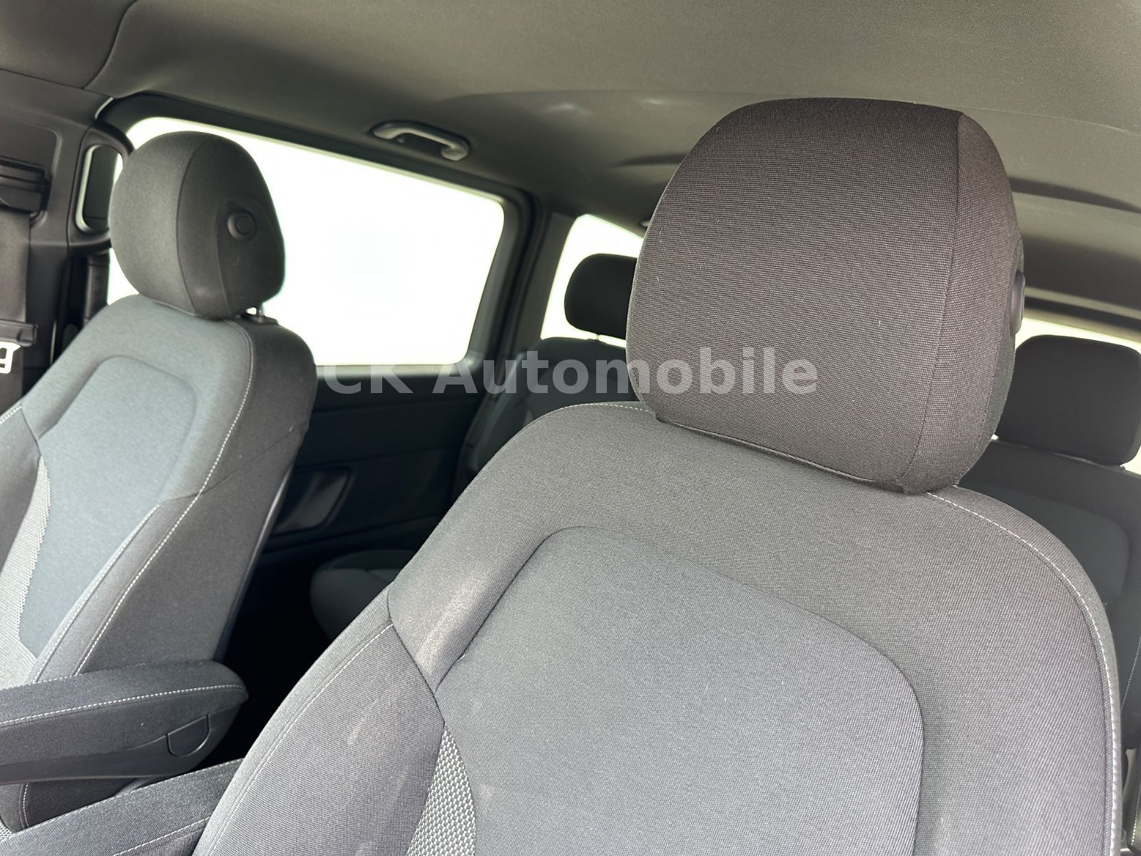 Fahrzeugabbildung Mercedes-Benz V 200d Rise Kompakt/5 Sitze/Klima/ Tempomat