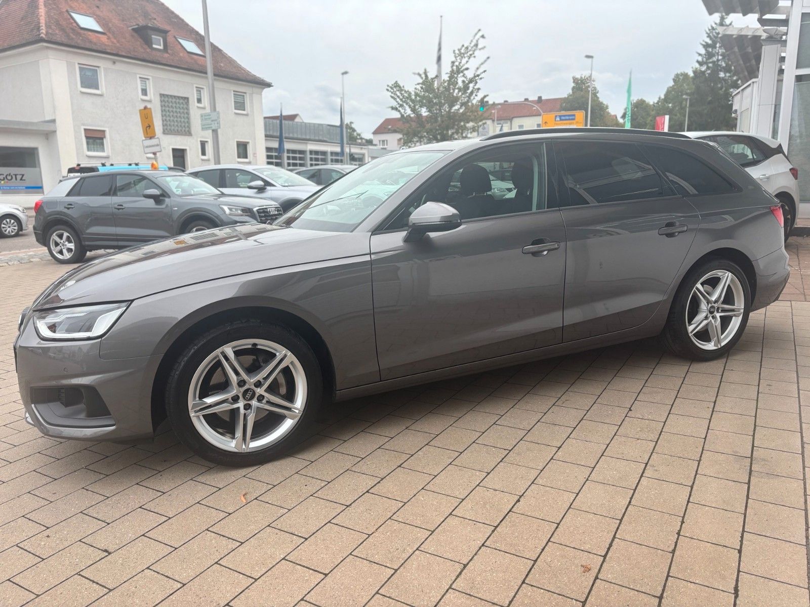 Fahrzeugabbildung Audi A4 Avant 40 TFSI quattro basis
