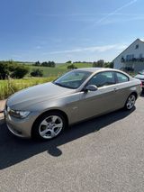BMW 320i Coupé - - BMW 320 aus 2007: Coupé