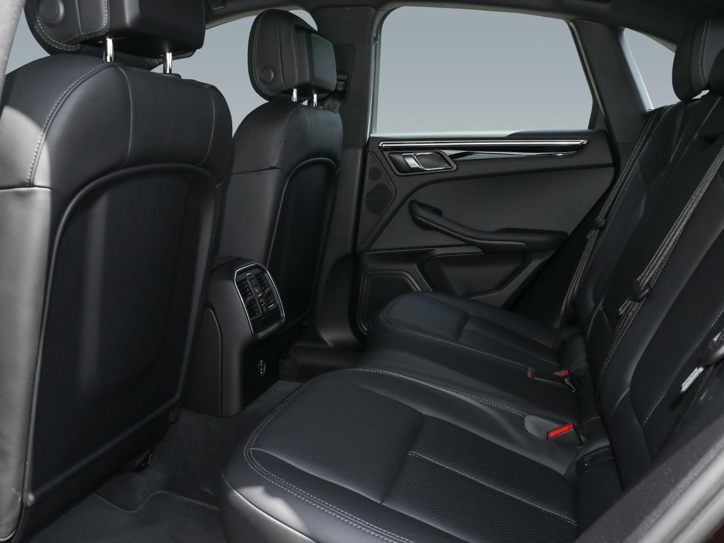 Porsche Macan S Luftfederung PASM Rückfahrkamera