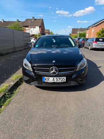 MERCEDES-BENZ A 180 BlueEFFICIENCY Urban