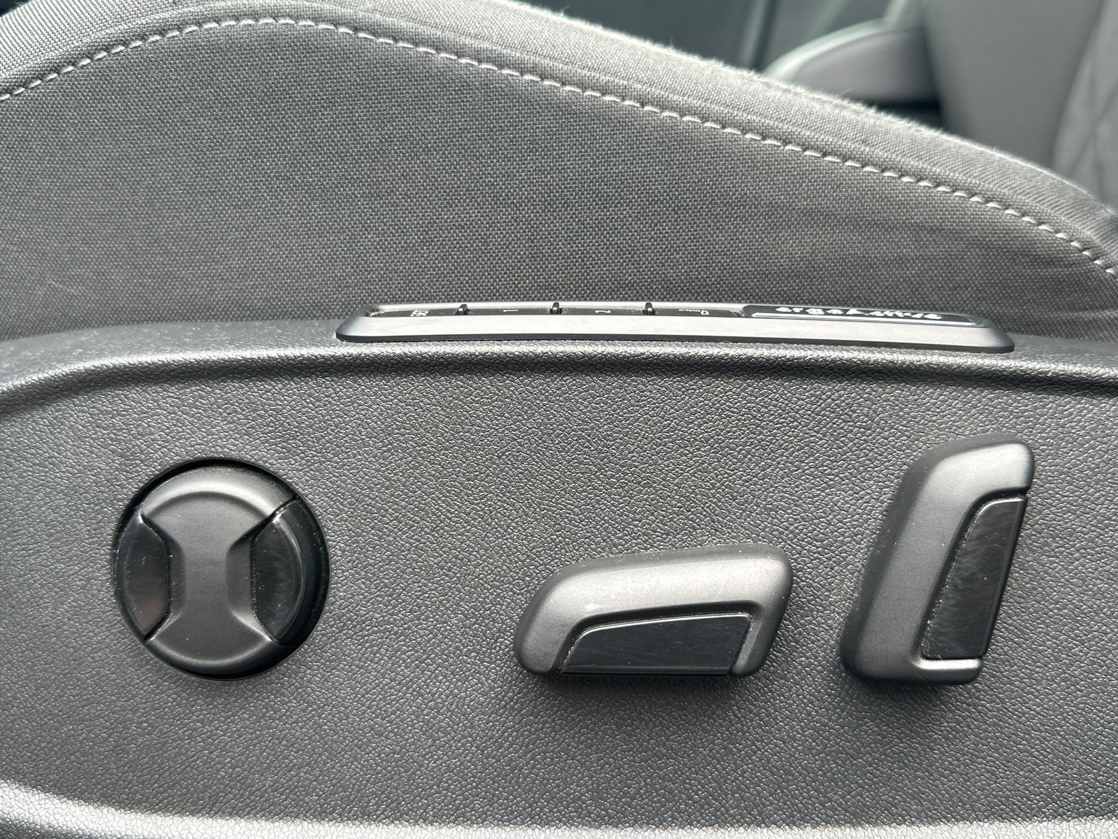 Fahrzeugabbildung Volkswagen Golf Variant 2.0 TDI DSG Style NAV+AHK+ACC+KAM