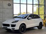 Porsche Cayenne Diesel Platinum Edition LED Pano Kamera - Geländewagen mit Anhängerkupplung