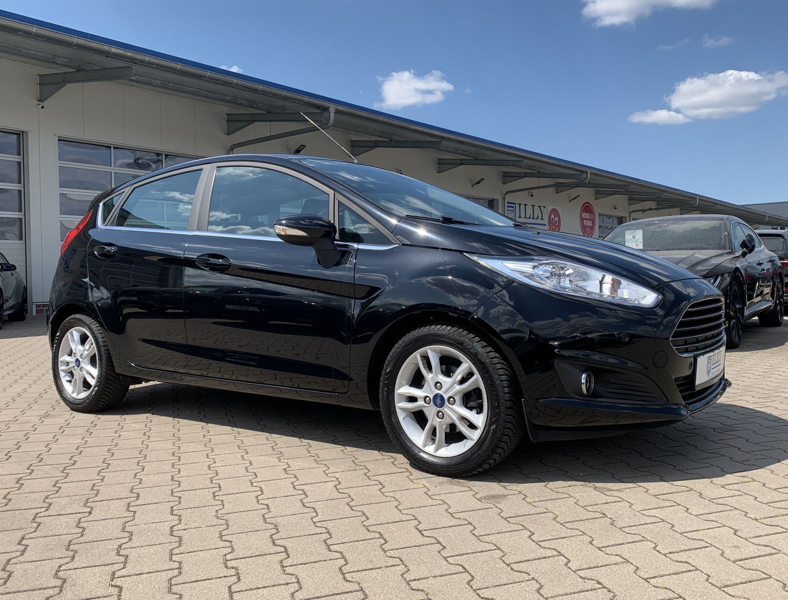 Fahrzeugabbildung Ford Fiesta 1.0 Titanium*AHK*Cam*SHZ*Navi*Klima*