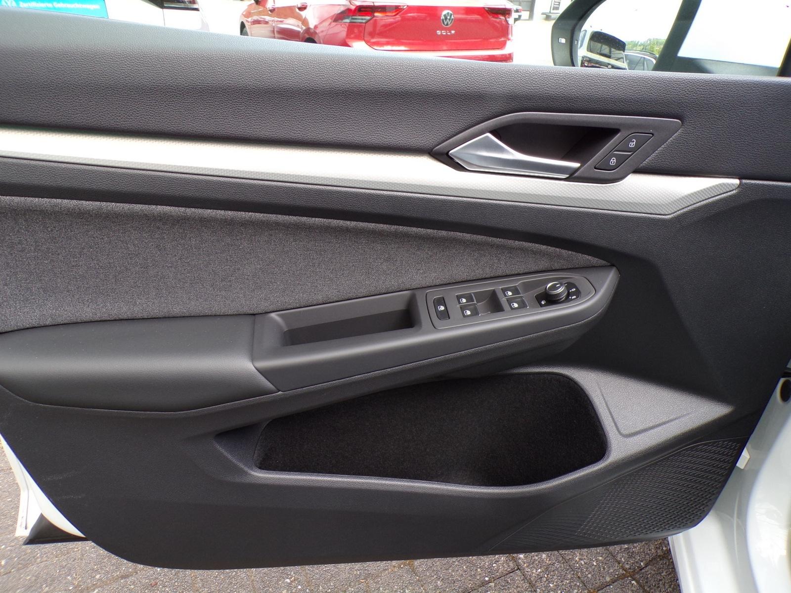 Volkswagen Golf VIII 1.0 TSI MOVE / NAVI+LED'S+KAMERA+APP, миниатюра 11