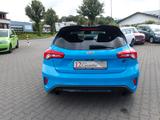 Ford Focus Lim. ST Performance - Ford Focus mit Benzin-Antrieb: Blau, Limousine