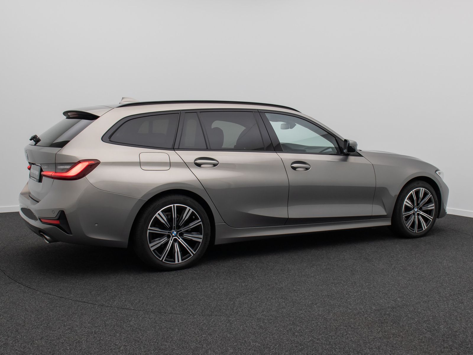 Fahrzeugabbildung BMW 320d xD Sport Line H/K DAB AHK Kamera 18Zoll