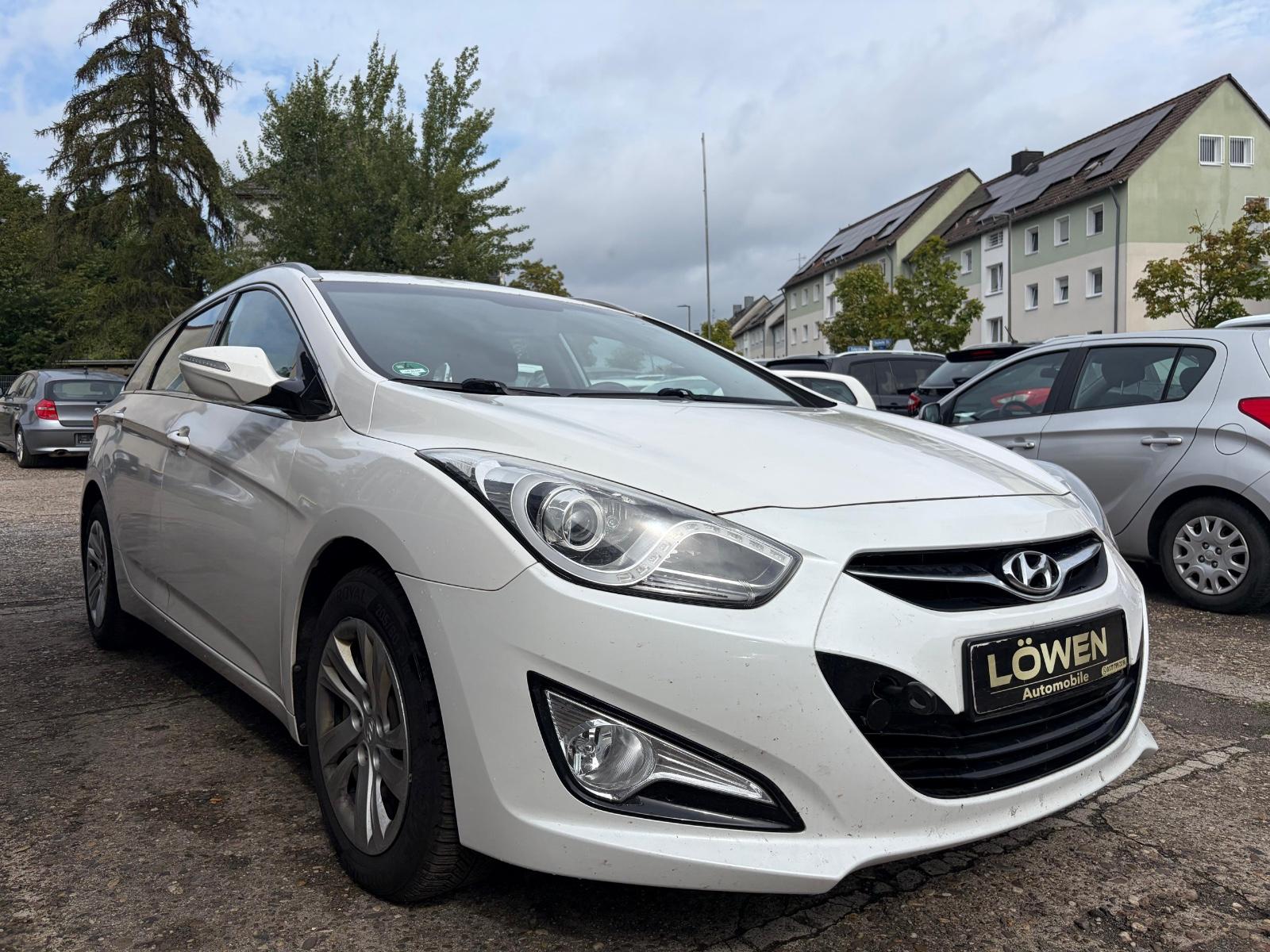 Hyundai i40 2015 — rear view