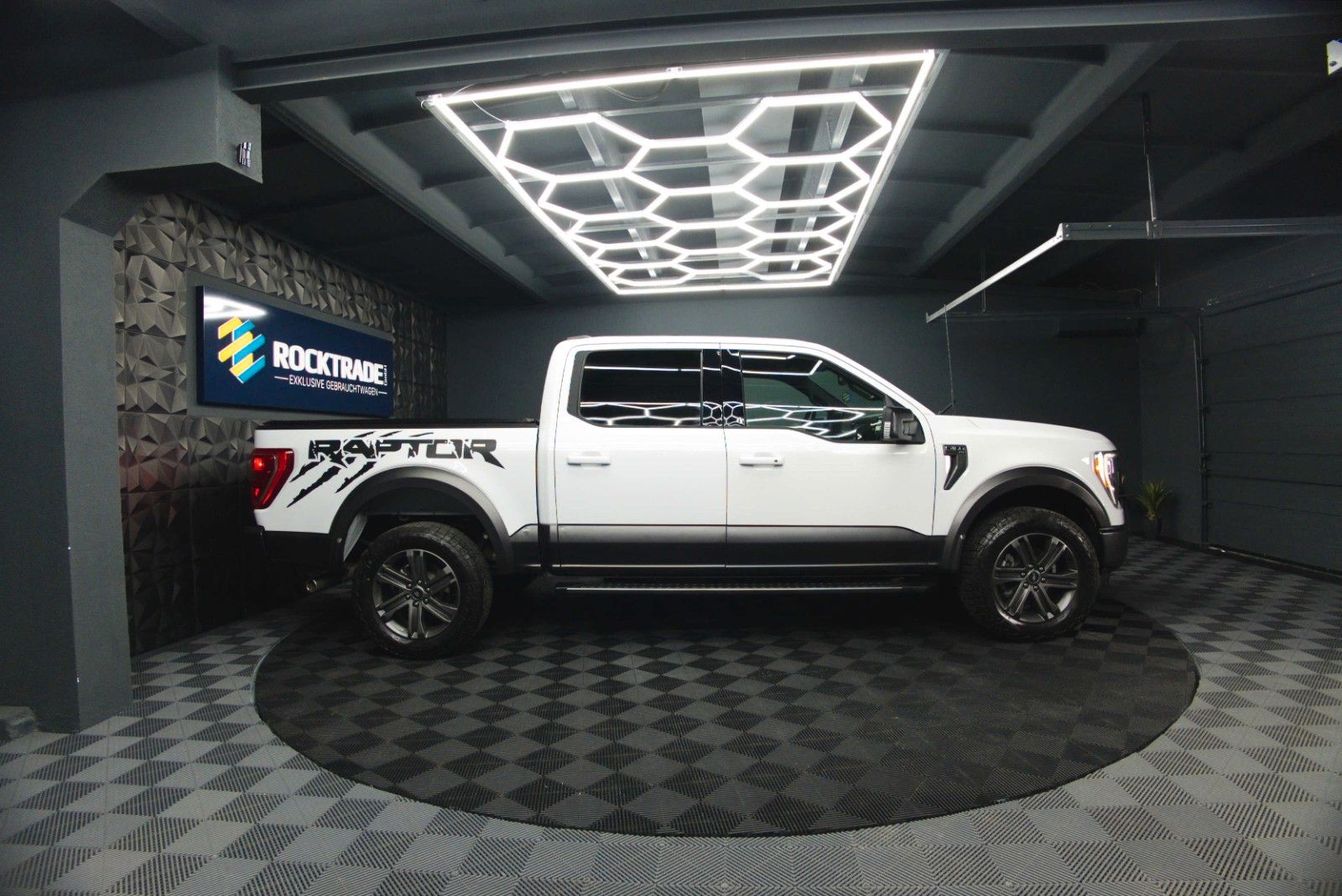 Fahrzeugabbildung Ford F150 5.0L V8 4x4 Offroad SuperCrew RAPTOR 19%