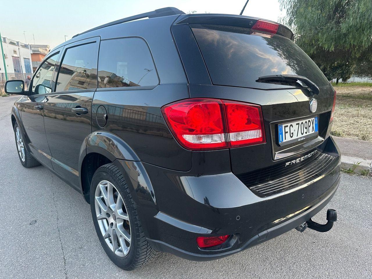 Fiat Freemont 2012 — rear view