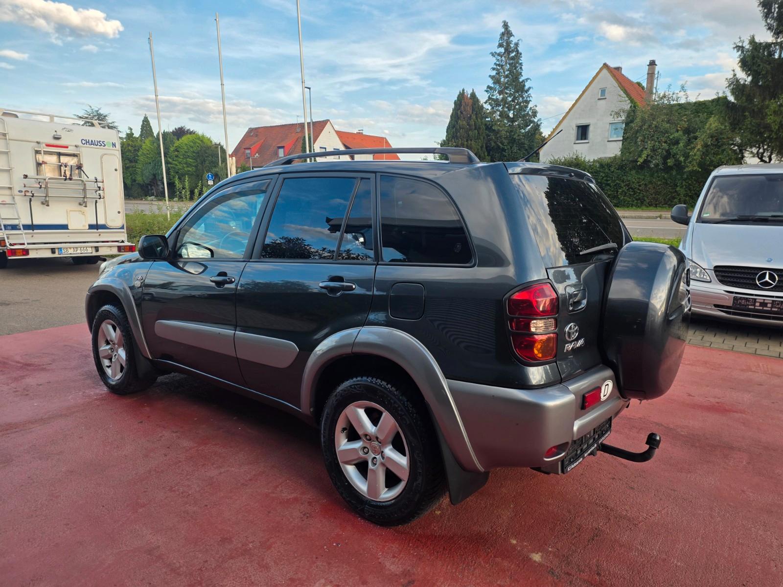 Toyota RAV4 2.0 D-4D 116 ch 4x4 Sol • Clim auto • Attelage • Radar de recul • Barres de toit