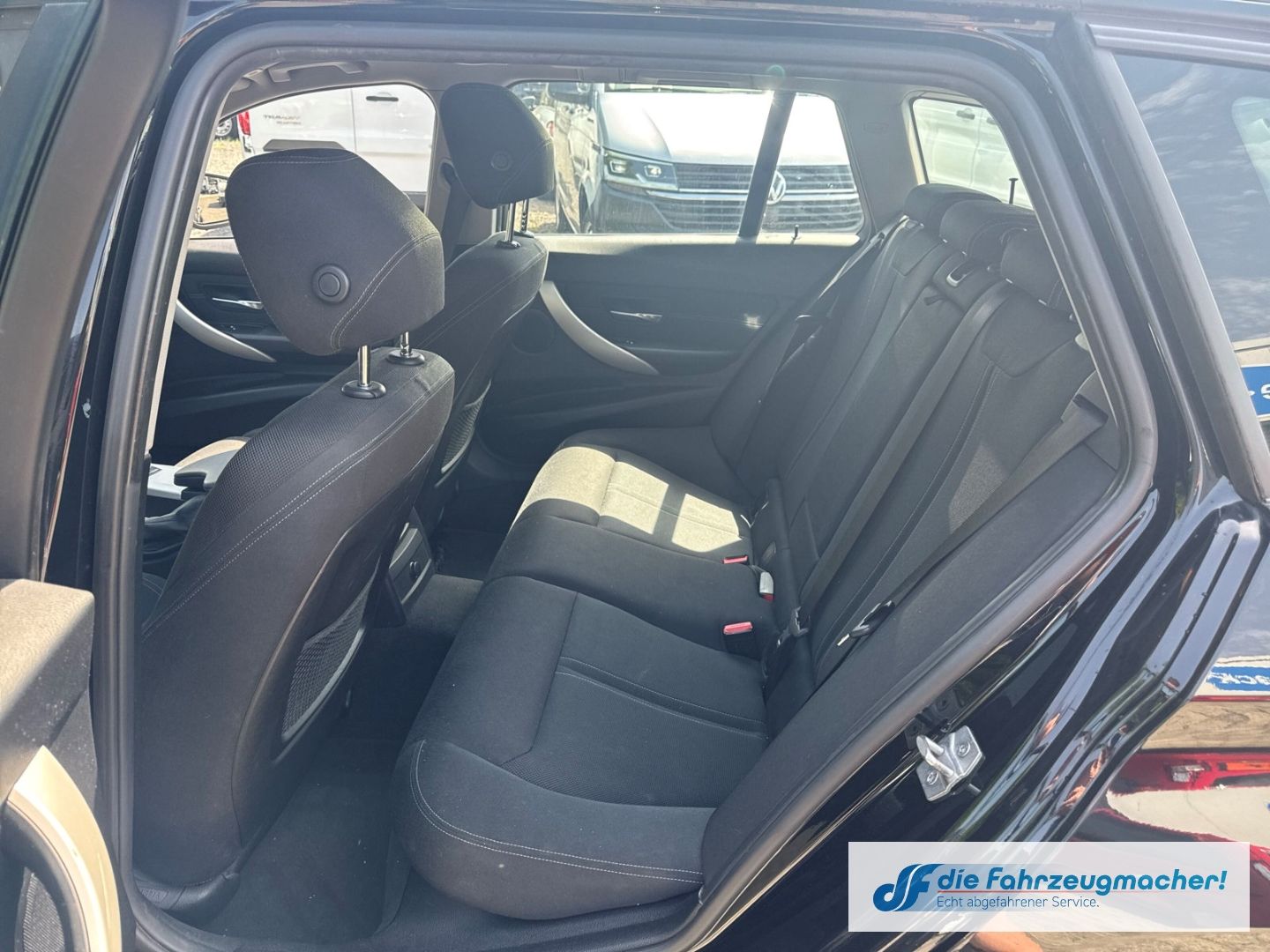Fahrzeugabbildung BMW 320 i xDrive Advantage Touring *EXPORT