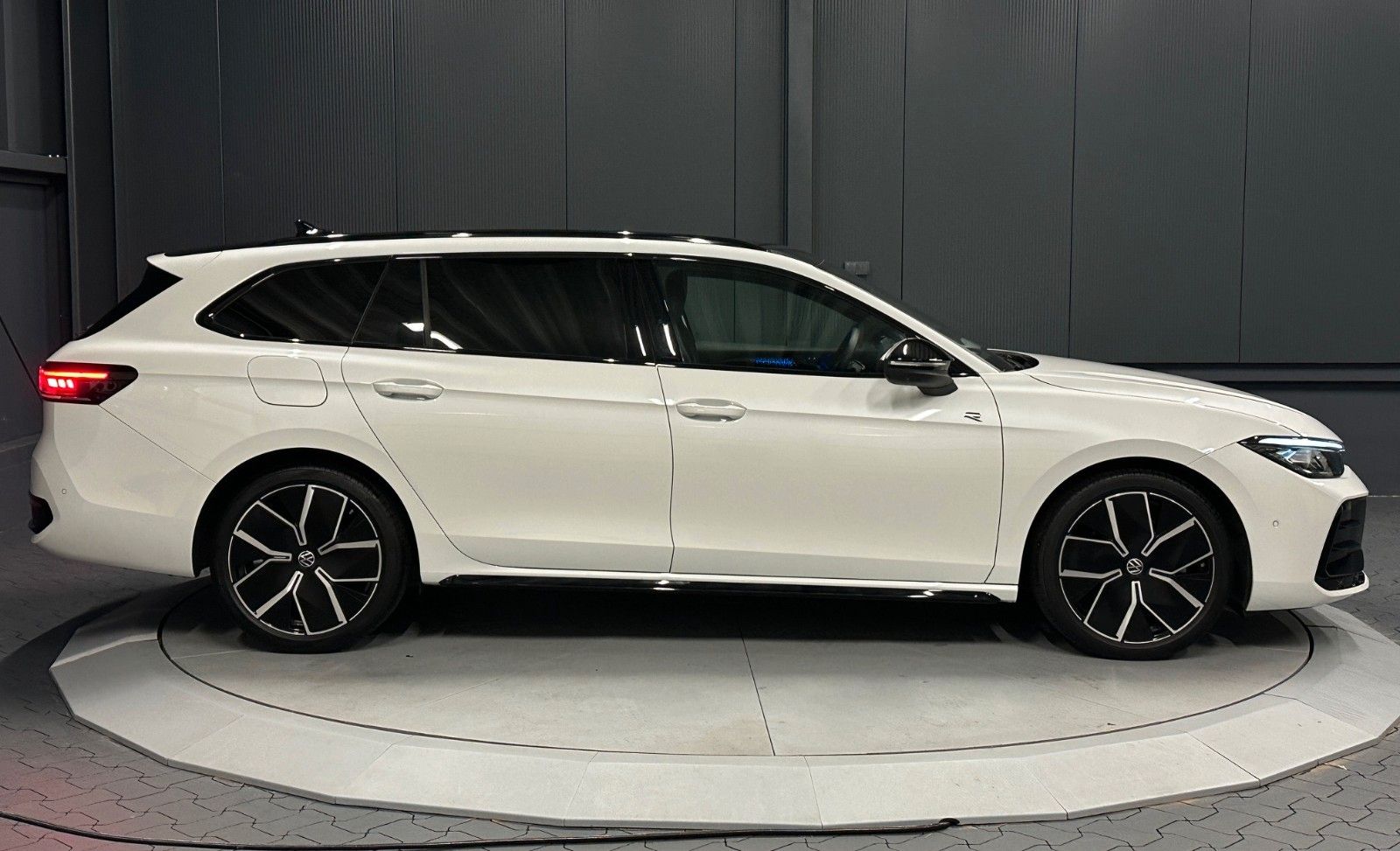 Volkswagen Passat Variant 142 kW 4Motion R-Line/Signature foto 6