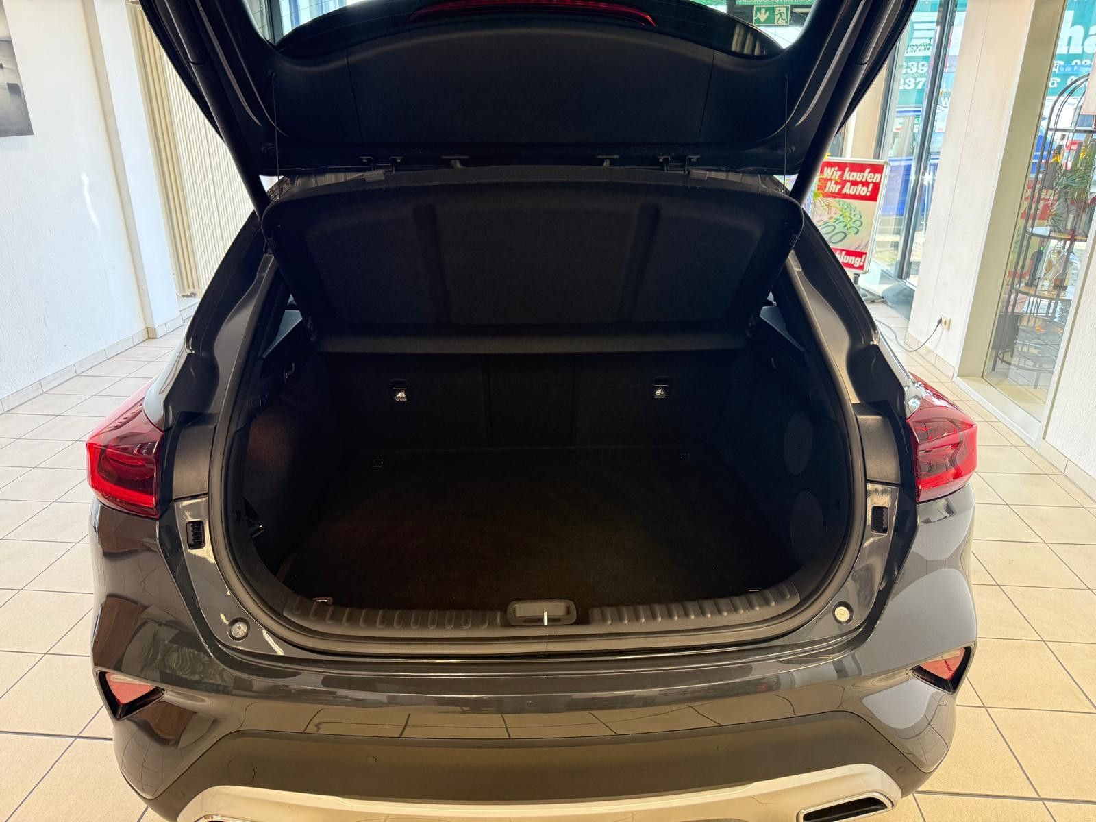 Fahrzeugabbildung Kia XCeed Black Xdition/WENIG KM/PANO/CARPLAY/SOUND