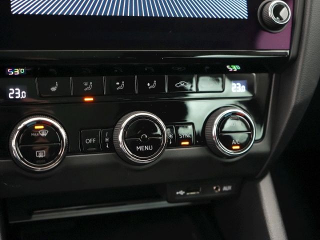 Octavia COMBI AMBITION TDI+NAVI+SITZHEIZUNG+PARK