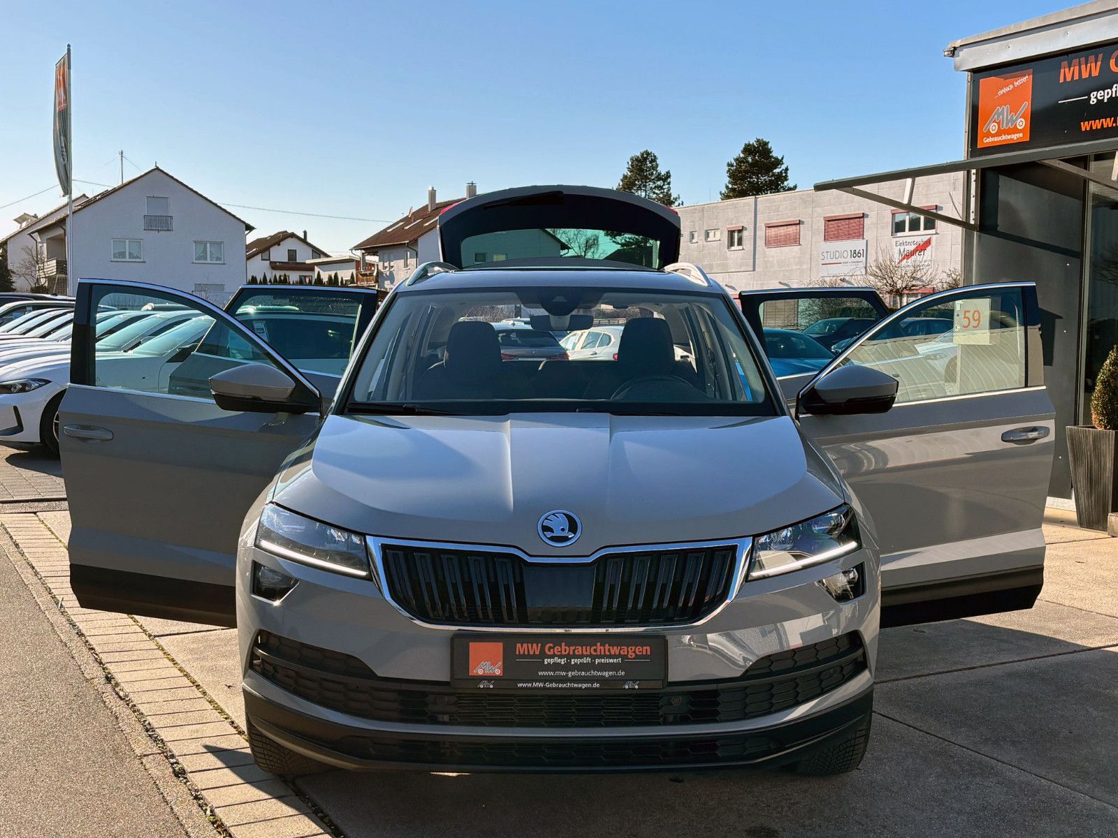 Fahrzeugabbildung SKODA Karoq 1.5TSI DSG Clever ACC KAM PANO CarPlay BT