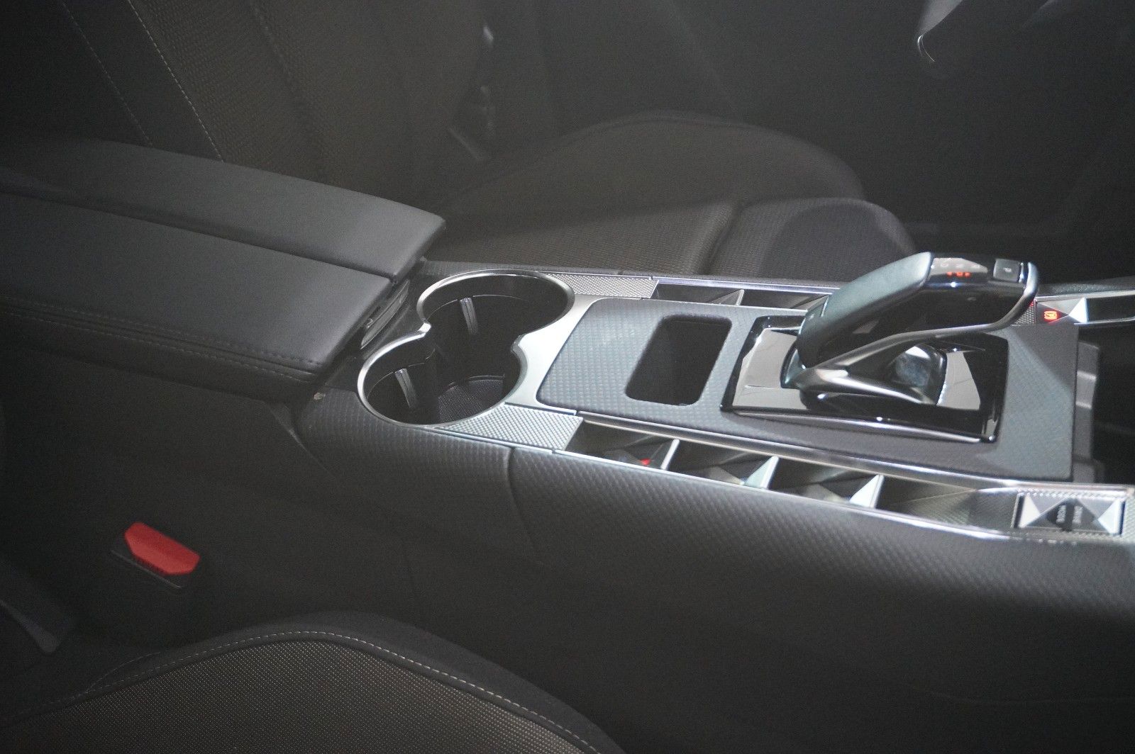 Fahrzeugabbildung DS Automobiles DS7 (Crossback) 1.5D BASTILLE+ NAVI/LED/360°/DAB