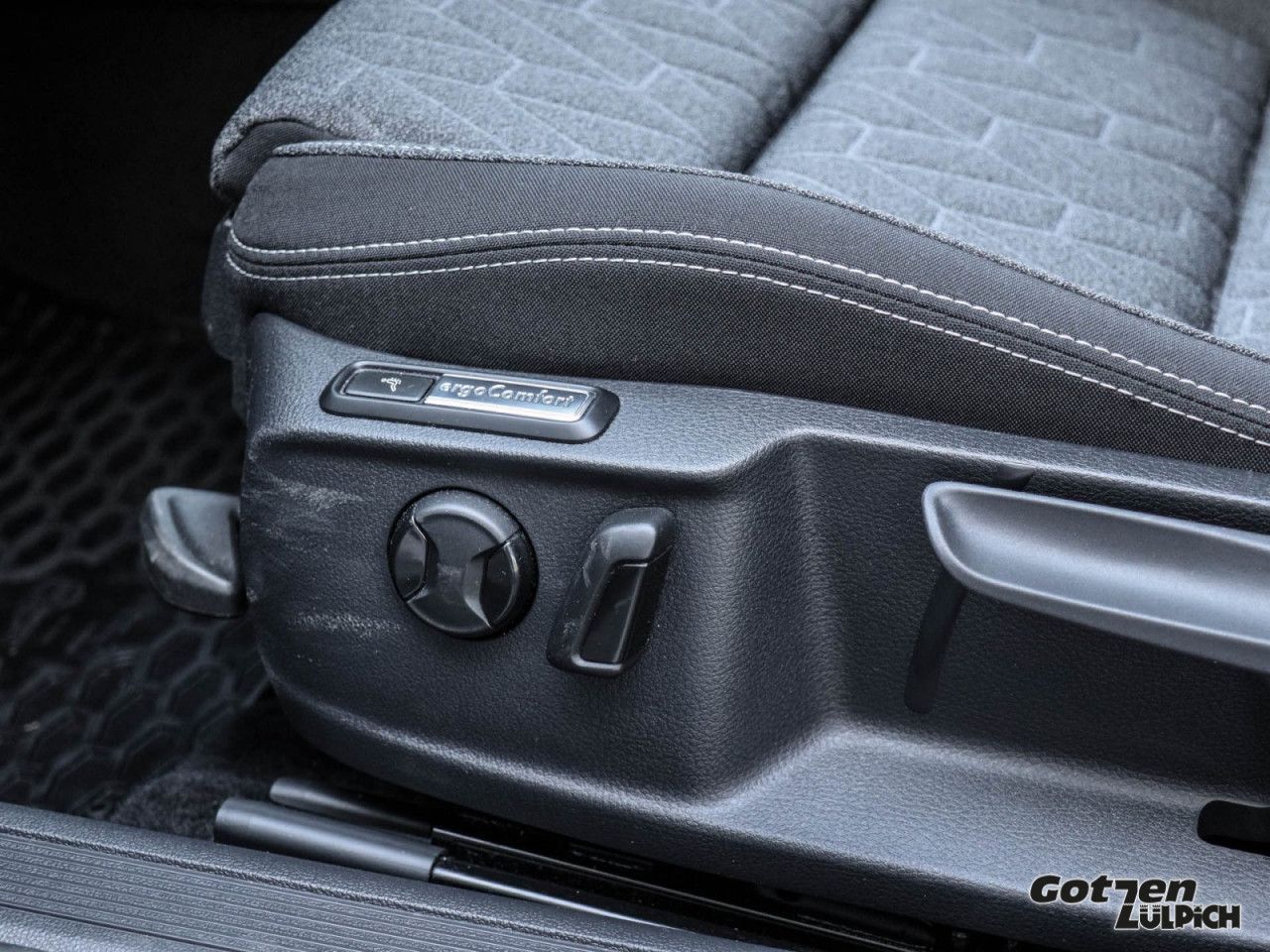 Fahrzeugabbildung Volkswagen Passat Variant 2,0TDI Business DSG AHK Bluetooth