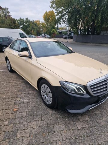 MERCEDES-BENZ E 200