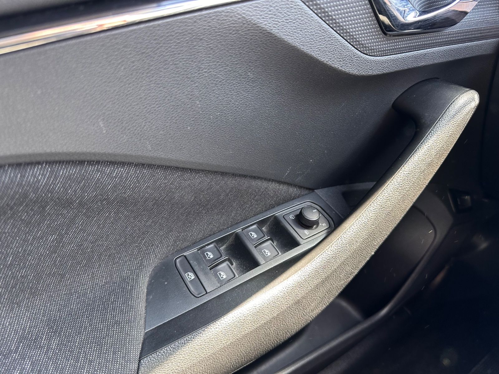 Fahrzeugabbildung SKODA Kamiq 1.5 TSI DSG Style AHK/ACC/LED/Navi/Kessy