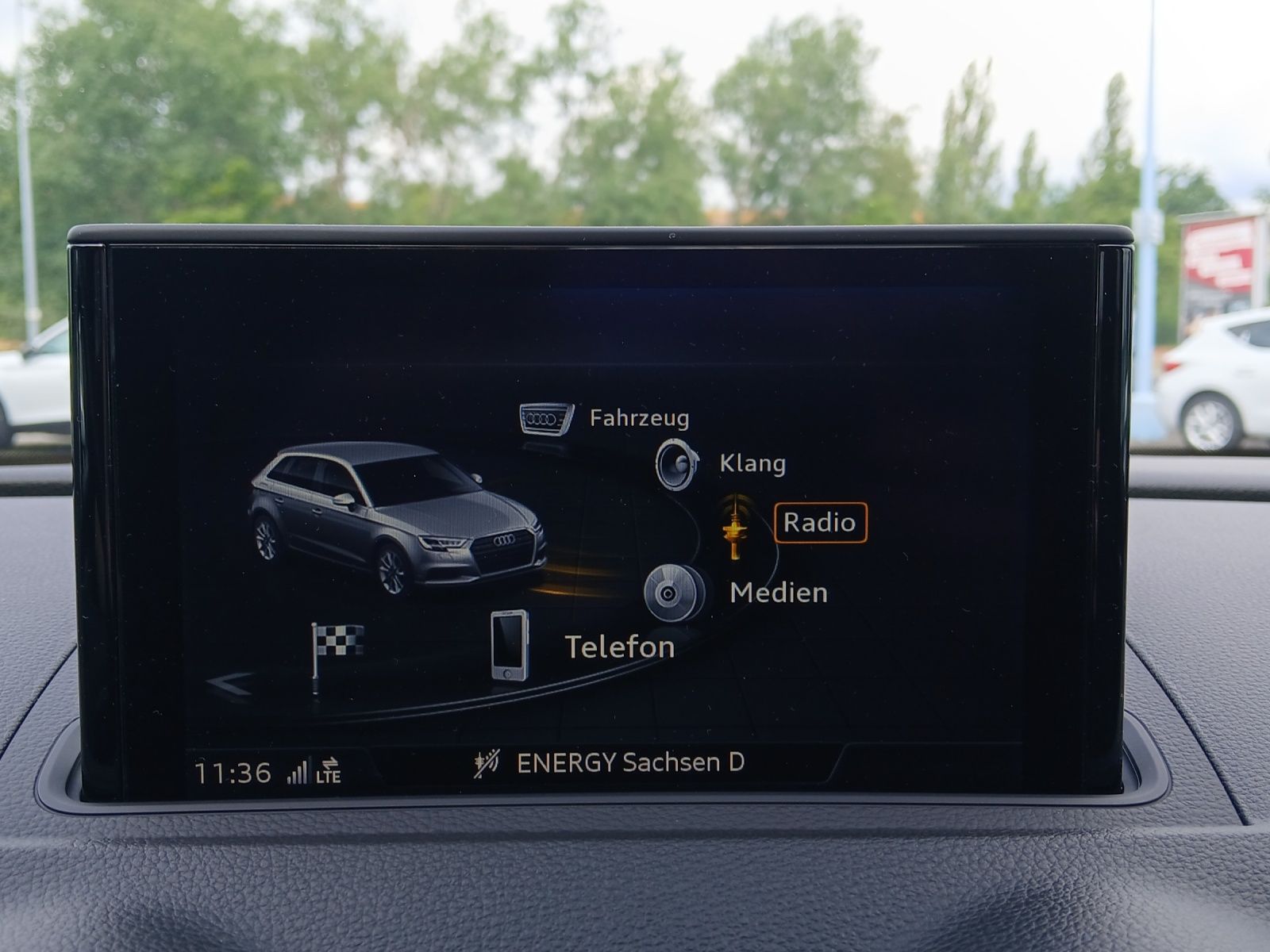 Fahrzeugabbildung Audi A3 Sportback 40 e-tron sport Matrix Navi ACC RFK