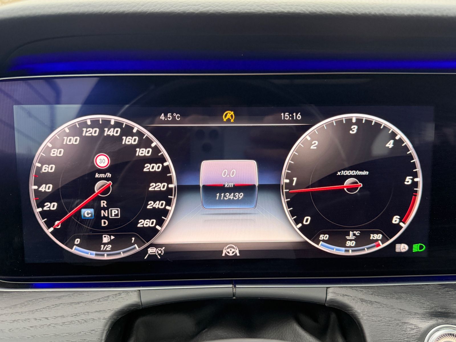 Fahrzeugabbildung Mercedes-Benz E 220d T BURMESTER*PANO*LEDER*ACC*MUTLIBEAM*LED