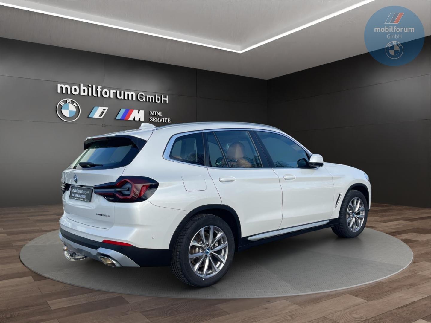 BMW X3 xDrive30e AHK HUD 360Kamera 19 Zoll LenkradHZ