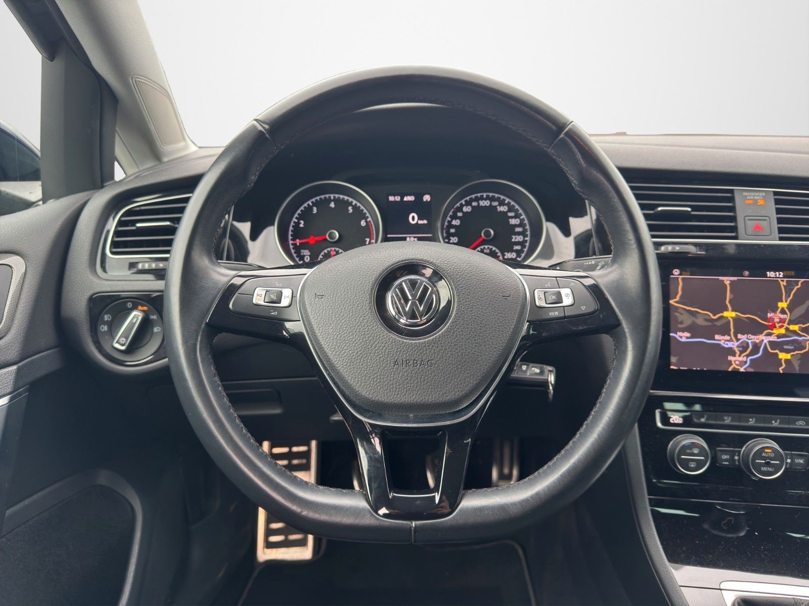 Fahrzeugabbildung Volkswagen GOLF VII 1.0TSI JOIN NAVI APP KAM SHZ MFL DAB