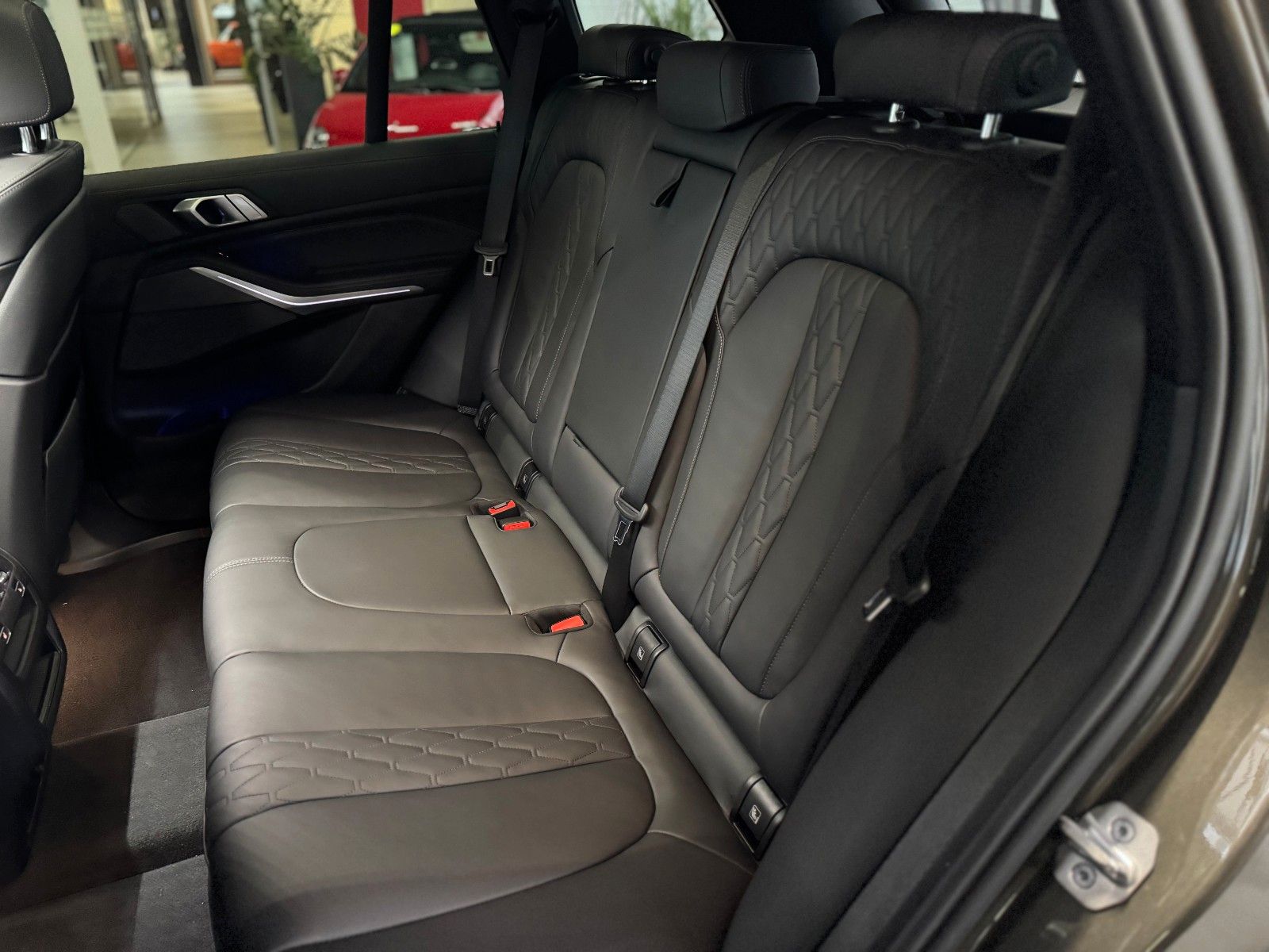 Fahrzeugabbildung BMW X5 xDrive 30d M-Sport "Driving As. Professional"