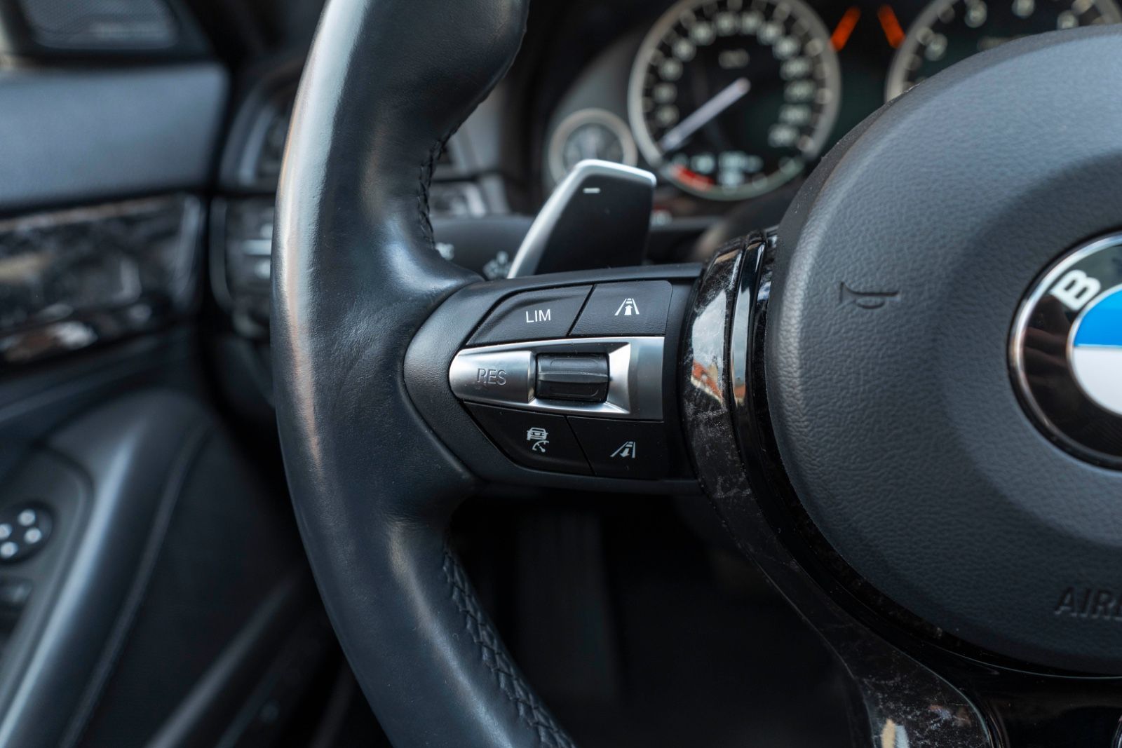 Fahrzeugabbildung BMW 550I M-SPORTPAKET HUD H&K LED KAM ACC
