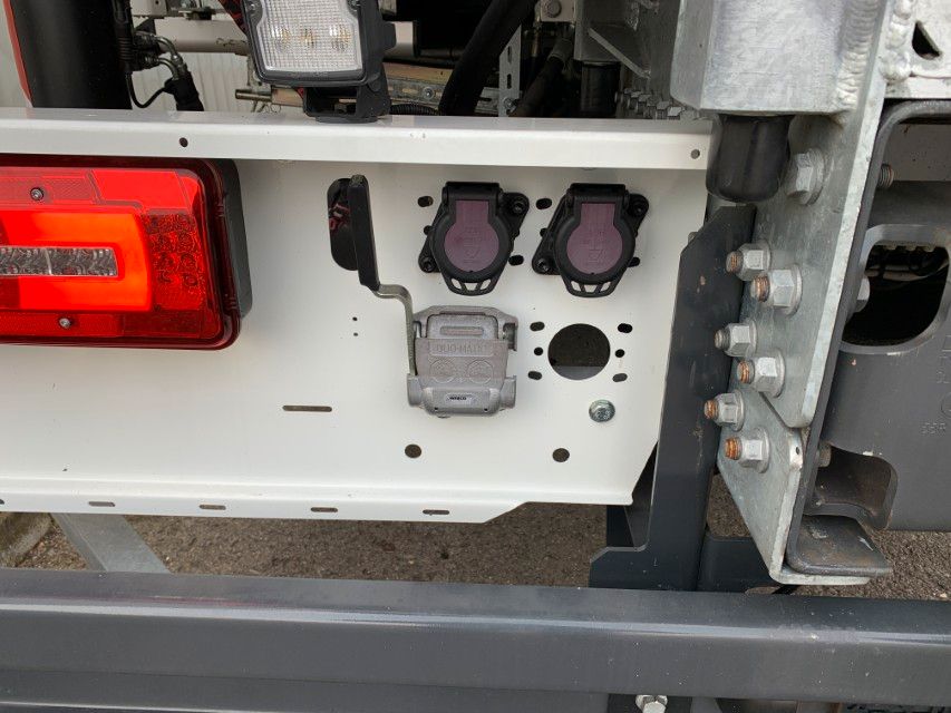 Fahrzeugabbildung DAF FAN XD 450 Baustoff mit Kran