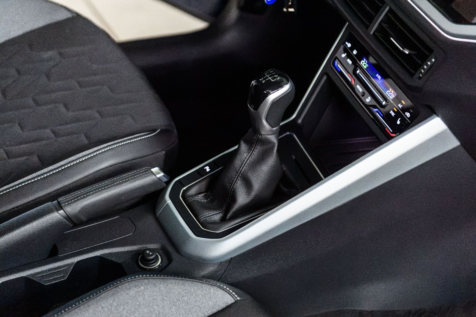 Fahrzeugabbildung Volkswagen Taigo Goal 1.0 TSI LED+NAVI+ACC+APP+SHZ+5 J.GAR.