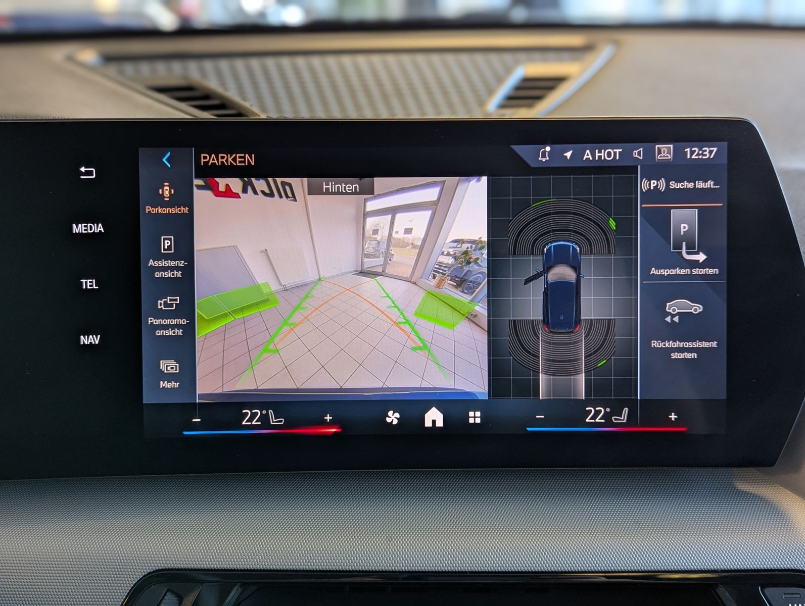 BMW X1 18 i Travel-Paket Pano Kamera AHK - Image 25