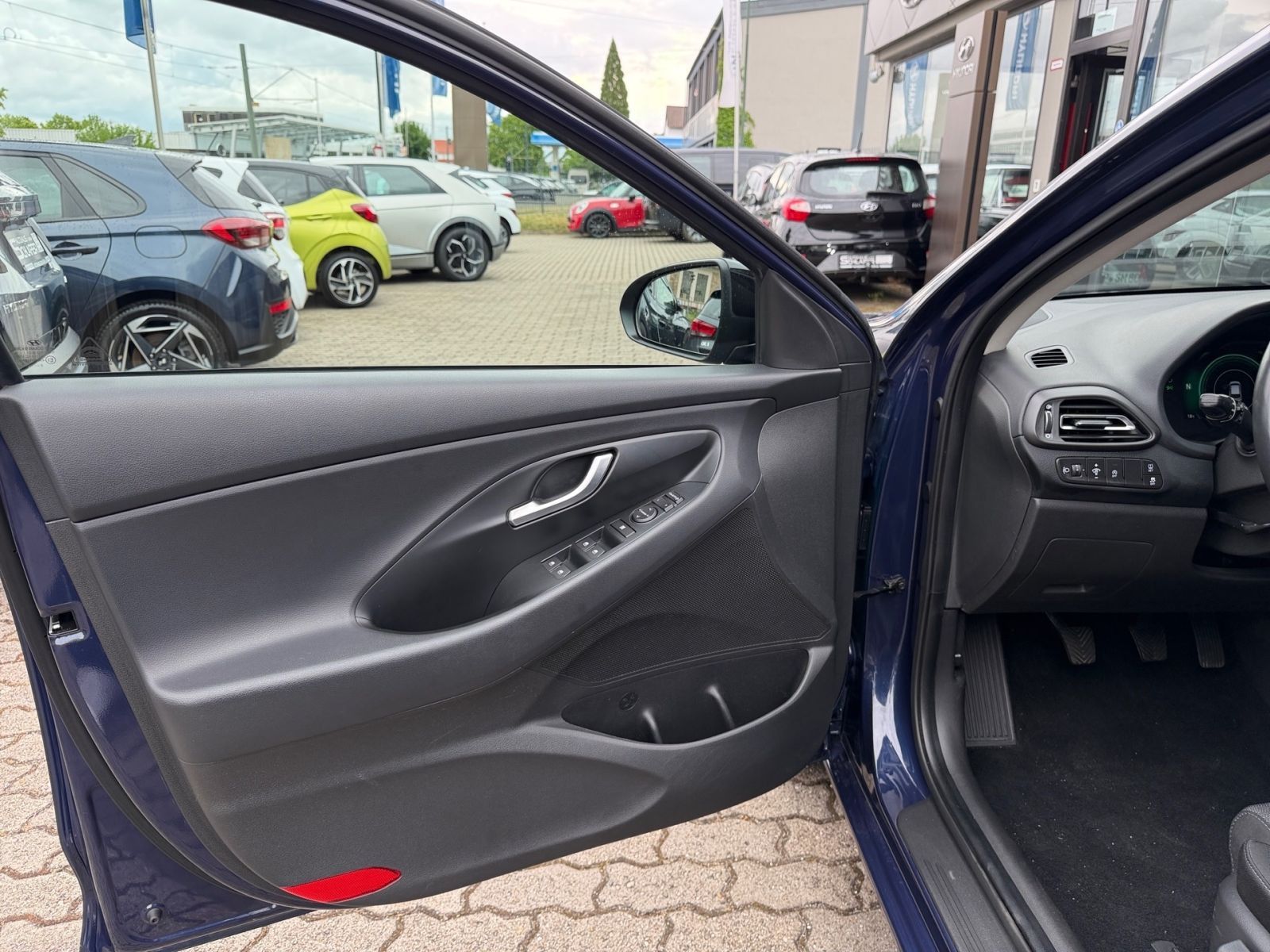 Fahrzeugabbildung Hyundai i30 1.5 T-GDI Intro Edition Navi LED Mild-Hybrid