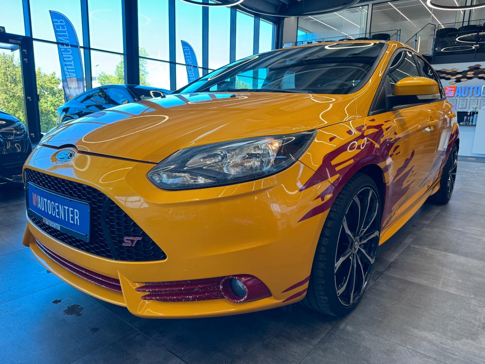 Ford Focus ST 2.0 EcoBoost 250 ch BVM / Recaro / Cuir / Sièges chauffants / Pack Sport