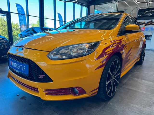 MYAUTOCENTER – Gebraucht- und Jahreswagen mit Werkstattservice in Pfaffenhofen Ford Focus *RECARO*SPORT*SitzHZ*2-ZONEN*TÜV 0127*