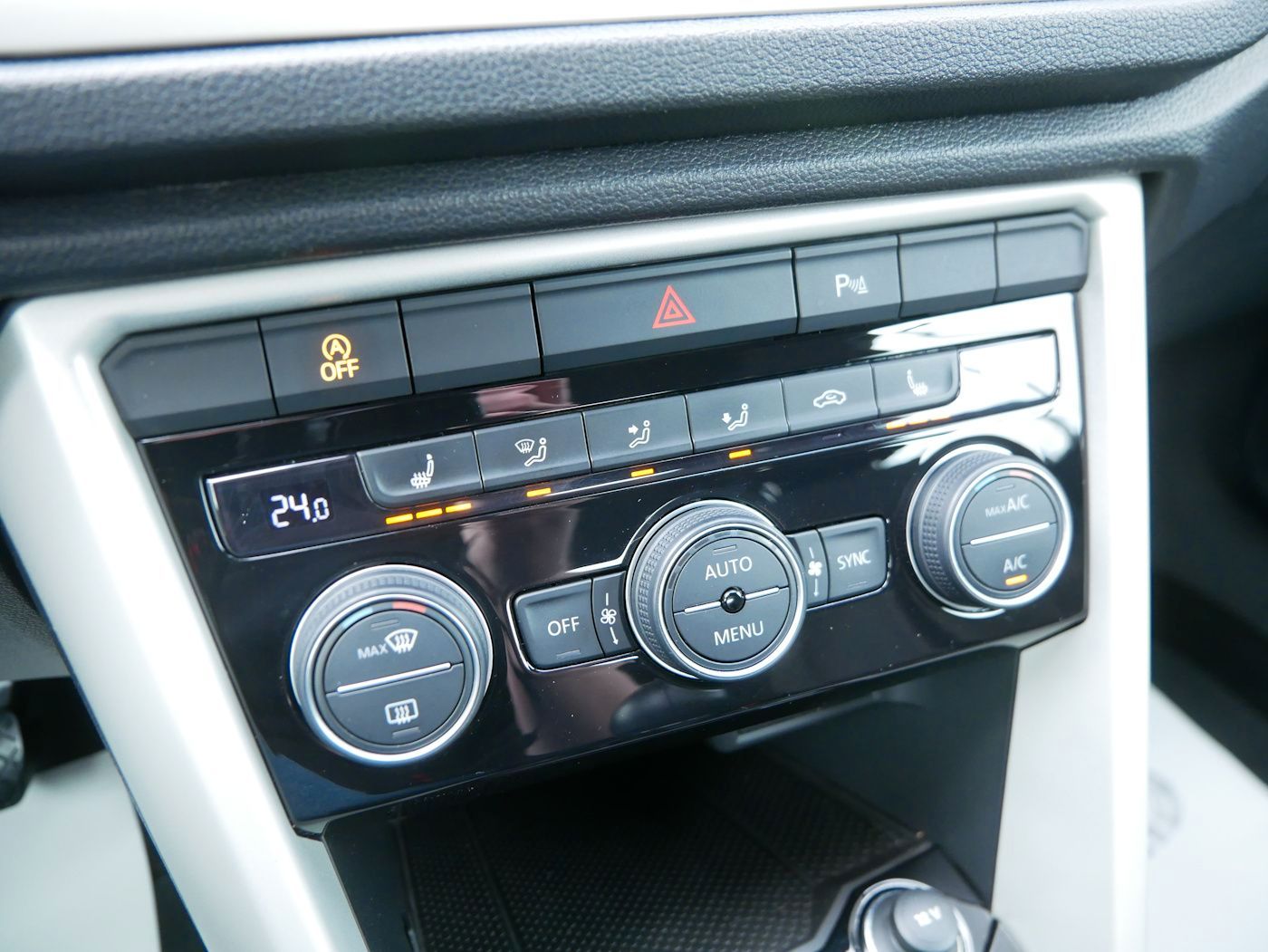 Fahrzeugabbildung Volkswagen T-Roc Cabriolet 1.0 Style AHK ACC SHZ Klimaautom