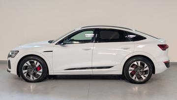 صورة 8 لـ 2023 AUDI Q8 E-TRON