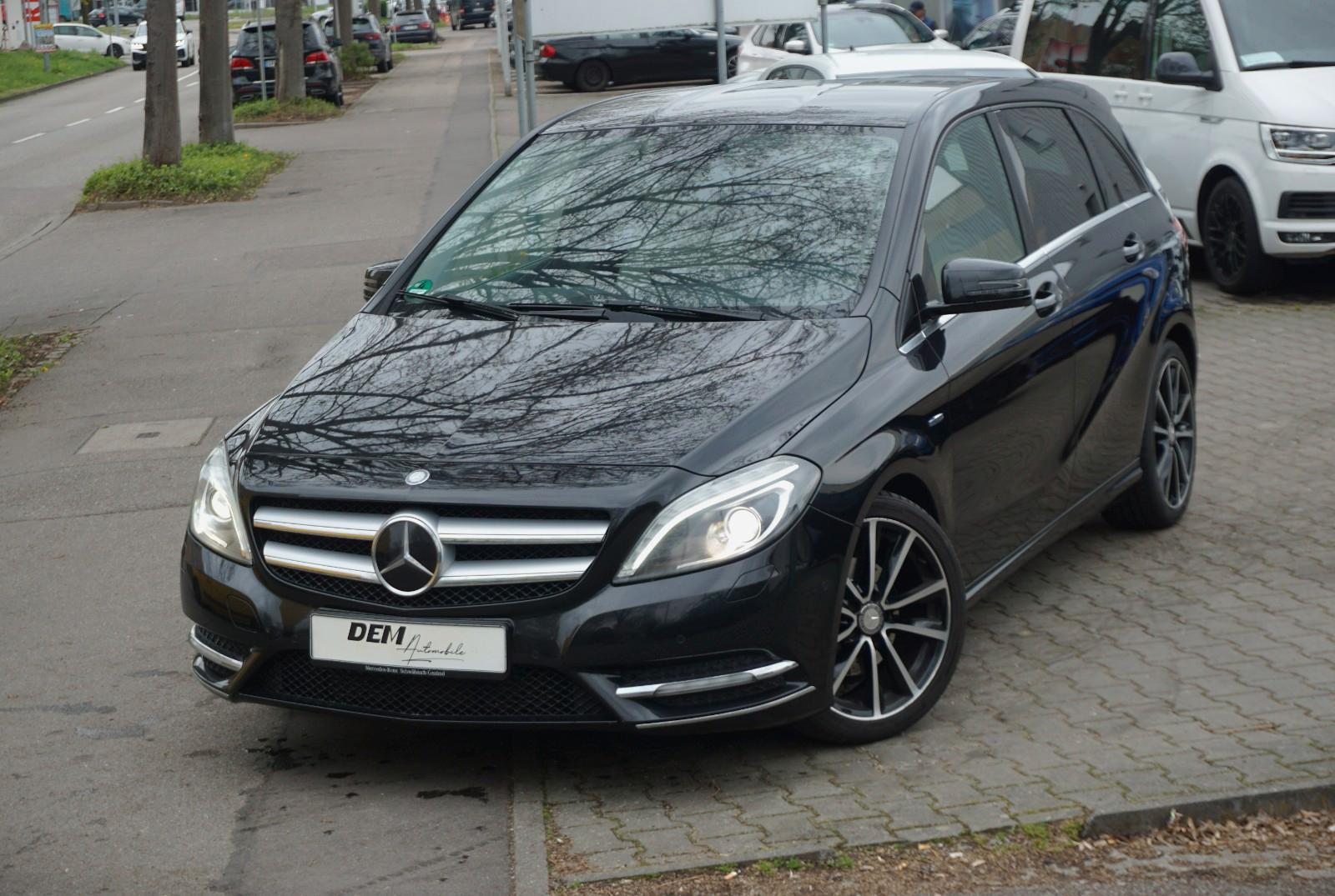 Mercedes-Benz B 200 / AMG - Exterieur / Leder / Automatik /