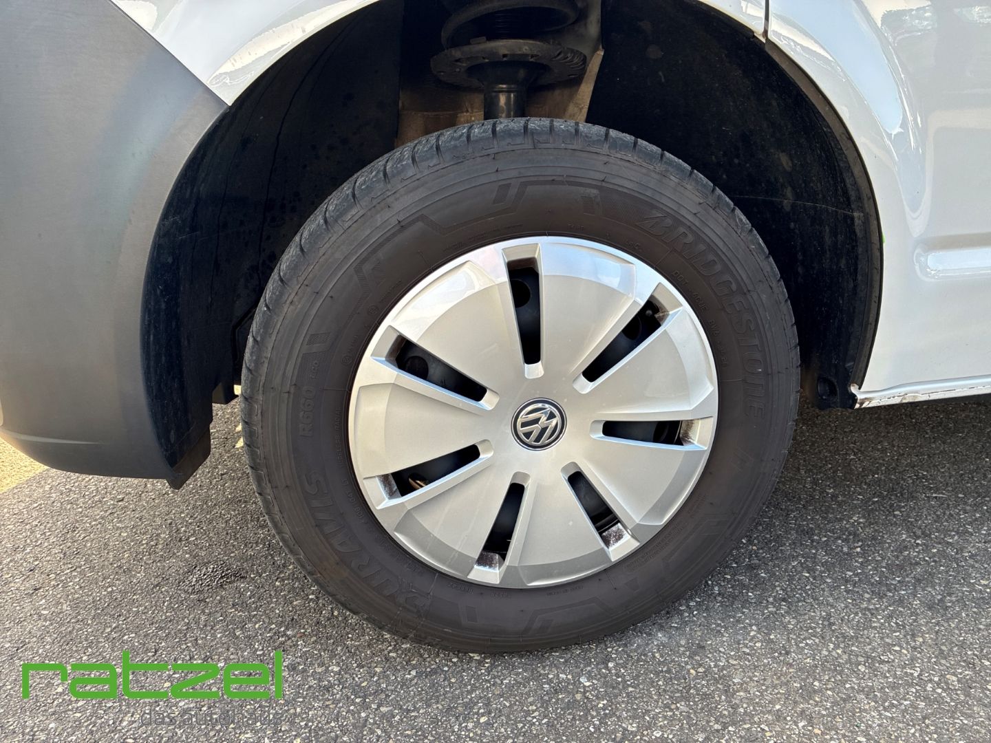 Fahrzeugabbildung Volkswagen T6.1 Kombi 2.0 TDI 9-Sitzer DAB Notbremsass. PDC