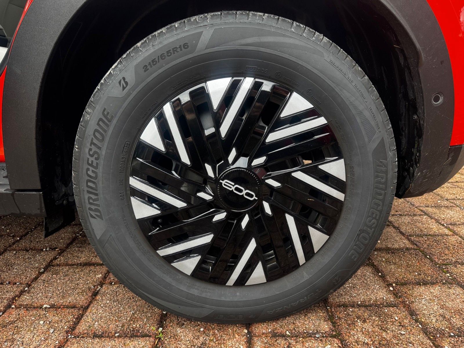 Fahrzeugabbildung Fiat 600E La Prima / Navi / Kamera / Sitzheizung