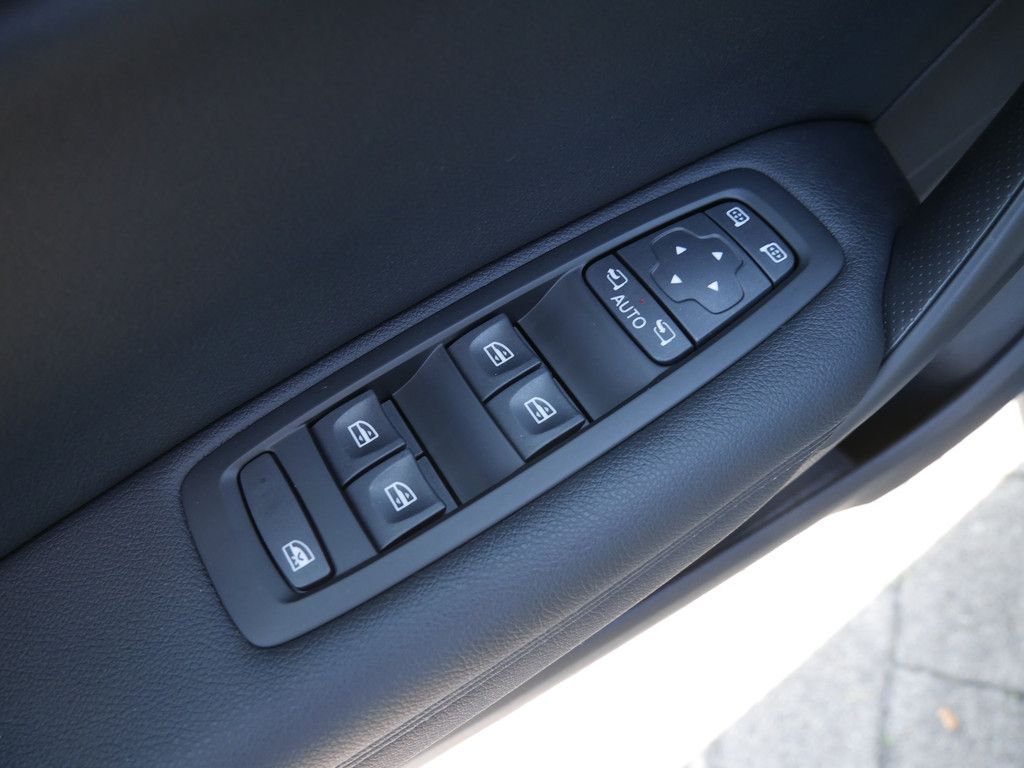 Fahrzeugabbildung Renault Megane Grandtour Intens TCe 140 EDC GPF HUD LED