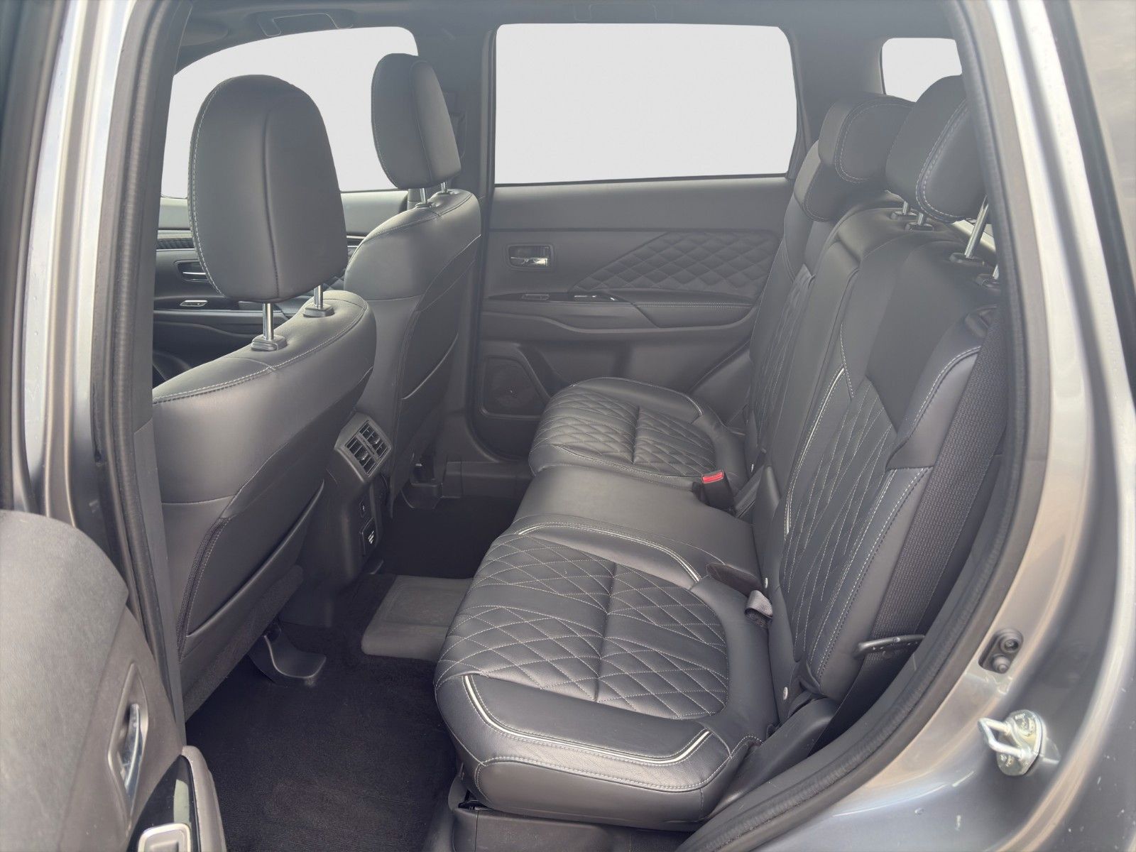 Fahrzeugabbildung Mitsubishi Plug-in Hybrid Outlander