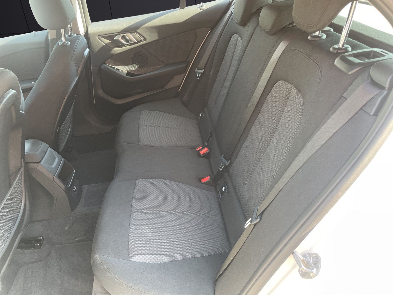 Fahrzeugabbildung BMW 118 i Advantage *SitzHZ*LED*CarPlay*DAB*USB*